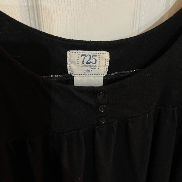 ๐ฅฐ 4/$25- Black tank w/pockets and buttons - measurements added - Picture 4 of 11